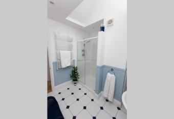 RED LION LOFT BLIDWORTH has Balcony rooms