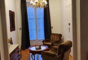 Casa burguesa de 1900 allows 18 year olds to book a room