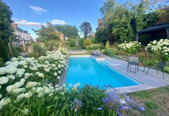 VILLA DU CEDRE Honfleur allows 18 year olds to book a room