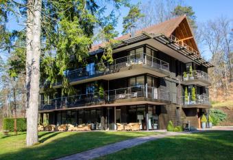 Restaurant H  tel L Arnsbourg allows 18 year olds to book a room