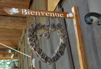 H  tel Chalet Le Caribou has Balcony rooms