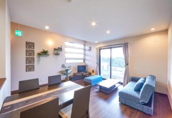 E-horizon Resort                            B allows 18 year olds to book a room