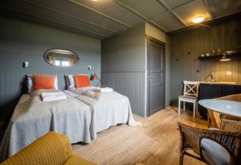 Riverfront Lodge Hella allows 18 year olds to book a room