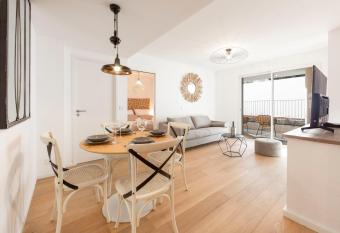 Les jardins secrets has Balcony rooms