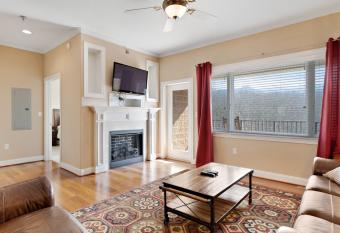 Venus Lodges Condos has Balcony rooms