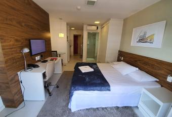 Vision Executive Express, Bras  lia allows 18 year olds to book a room