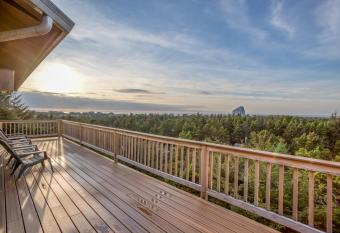 Cape View Escape has Balcony rooms