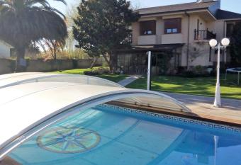 Oktheway Villa Maneiro allows 18 year olds to book a room