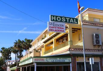 HOSTAL LA ESTACION has Balcony rooms
