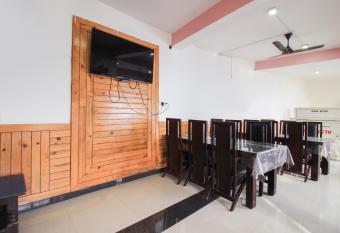 OYO Flagship Valley View Inn allows 18 year olds to book a room