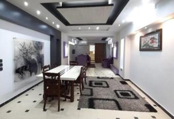 SARAYA AWAD HEGAZI STREET- families only allows 18 year olds to book a room