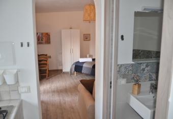 Il Paradiso di Giacomo allows 18 year olds to book a room