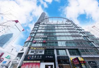 JI Hotel(Shanghai Lujiazui 1088 Plaza Branch) allows 18 year olds to book a room
