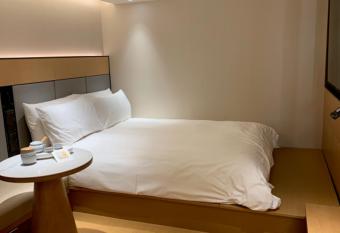 JI Hotel (Shanghai Longyang Road Magnetic Levitation) allows 18 year olds to book a room