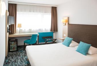 Hotel Lille Europe allows 18 year olds to book a room