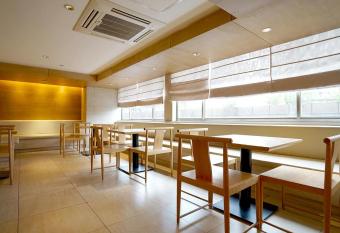 Ji Hotel(Shanghai Hongqiao Hongjing Road) allows 18 year olds to book a room