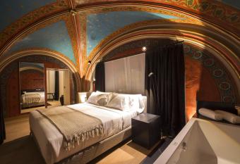 Zenit Convento San Martin has rooms with a private hot tub