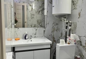                              c                              10                    has Balcony rooms