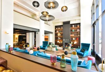 H  tel La Villa Port d Antibes & Spa allows 18 year olds to book a room