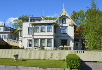 Papli Villa allows 18 year olds to book a room