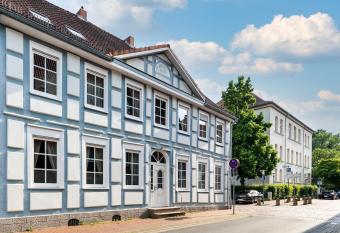 Apartment & Junior-Suite Schlo  stra  e am Park allows 18 year olds to book a room