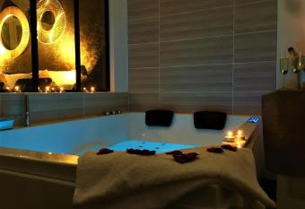 GOLD Suite & Spa allows 18 year olds to book a room