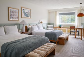 Wayfinder Newport has Balcony rooms