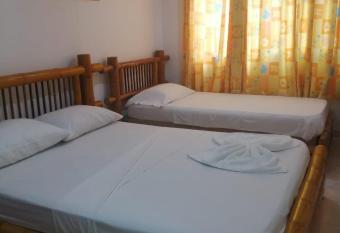 Hotel Cartagena Airport allows 18 year olds to book a room