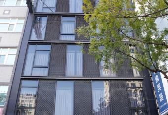 River inn Station allows 18 year olds to book a room