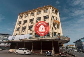 OYO 89706 To-day Hotel allows 18 year olds to book a room