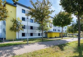 B&B Hotel Mannheim allows 18 year olds to book a room