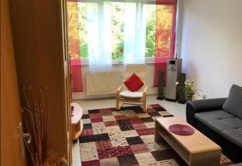 Ferienwohnung Uniklinik Mainz allows 18 year olds to book a room