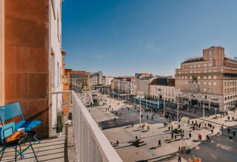 Bed & Breakfast Sky City Center allows 18 year olds to book a room