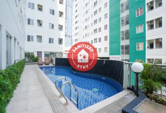 OYO 91962 Pavilion Permata Surabaya allows 18 year olds to book a room