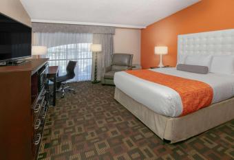 Howard Johnson by Wyndham Oklahoma City Airport/ Fairgrounds has Smoking rooms