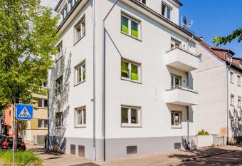 SecondHome Esslingen - Very nice and modern holiday apartment, Olgastr 20 has Balcony rooms