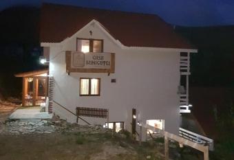 Casa Bunicutei has Balcony rooms