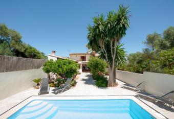 Woodhouse has Balcony rooms