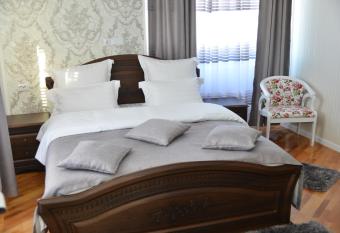 Stejarul Buzau allows 18 year olds to book a room