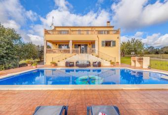 Can Claret has Balcony rooms