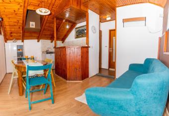 Historical Old City Paradise has Balcony rooms