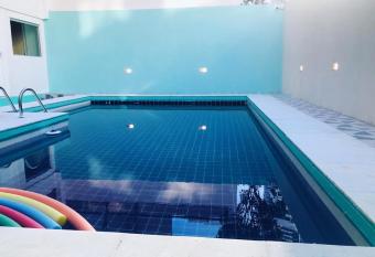 Apraiana Hostel has Balcony rooms