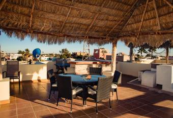 Bella Vista 6 allows 18 year olds to book a room