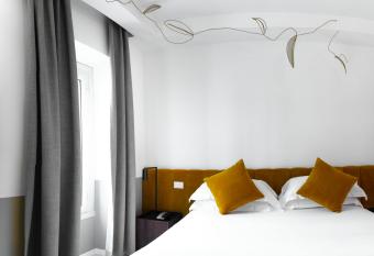 Old Town Home Trastevere has Balcony rooms