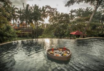 Taman Indra Boutique Villa Ubud has rooms with a private hot tub