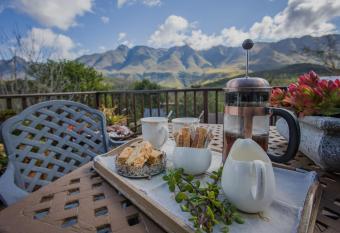 AUGE 44 GUEST APARTMENTS has Balcony rooms