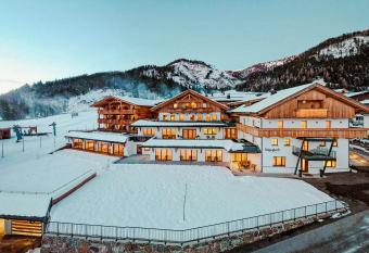 Tillga Gl  ck has Balcony rooms