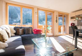 Chalet Belmont has Balcony rooms