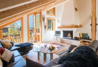 Chalet Stella Penthouse Residence has Balcony rooms