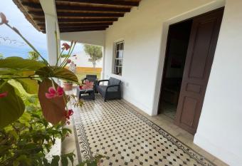 Apartment La Gomera II allows 18 year olds to book a room